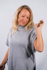 Georgina Robinson with polychaete worm