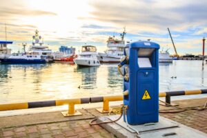 Harbour charging point for electric boats