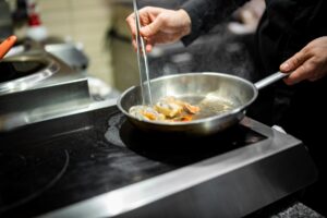 Pan frying shrimps at home