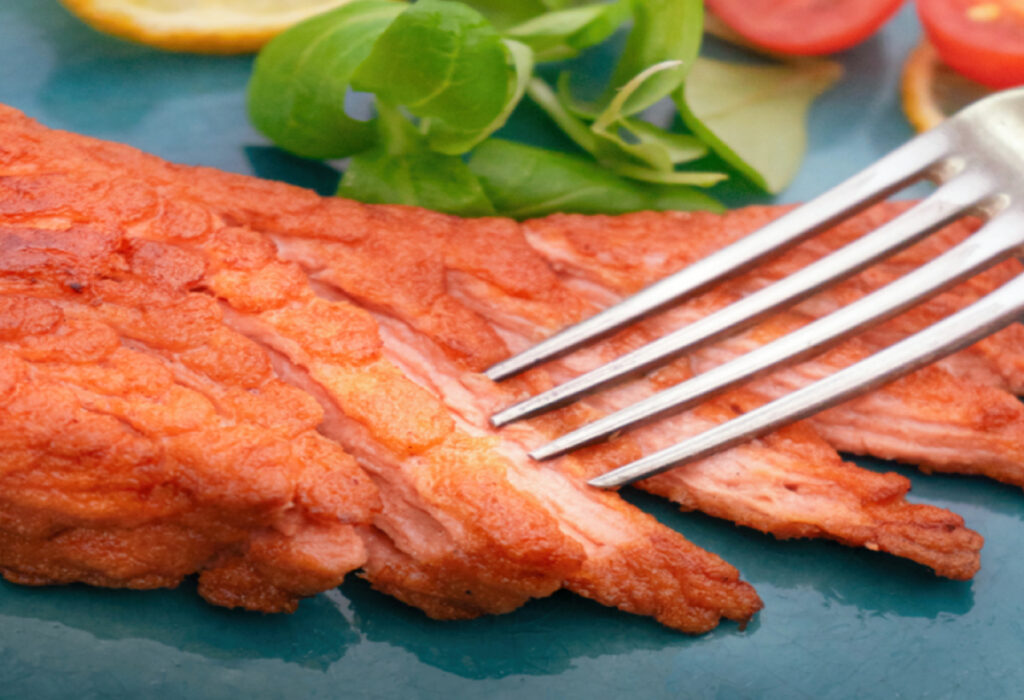 Yeast-grown fod resembling a salmon fillet